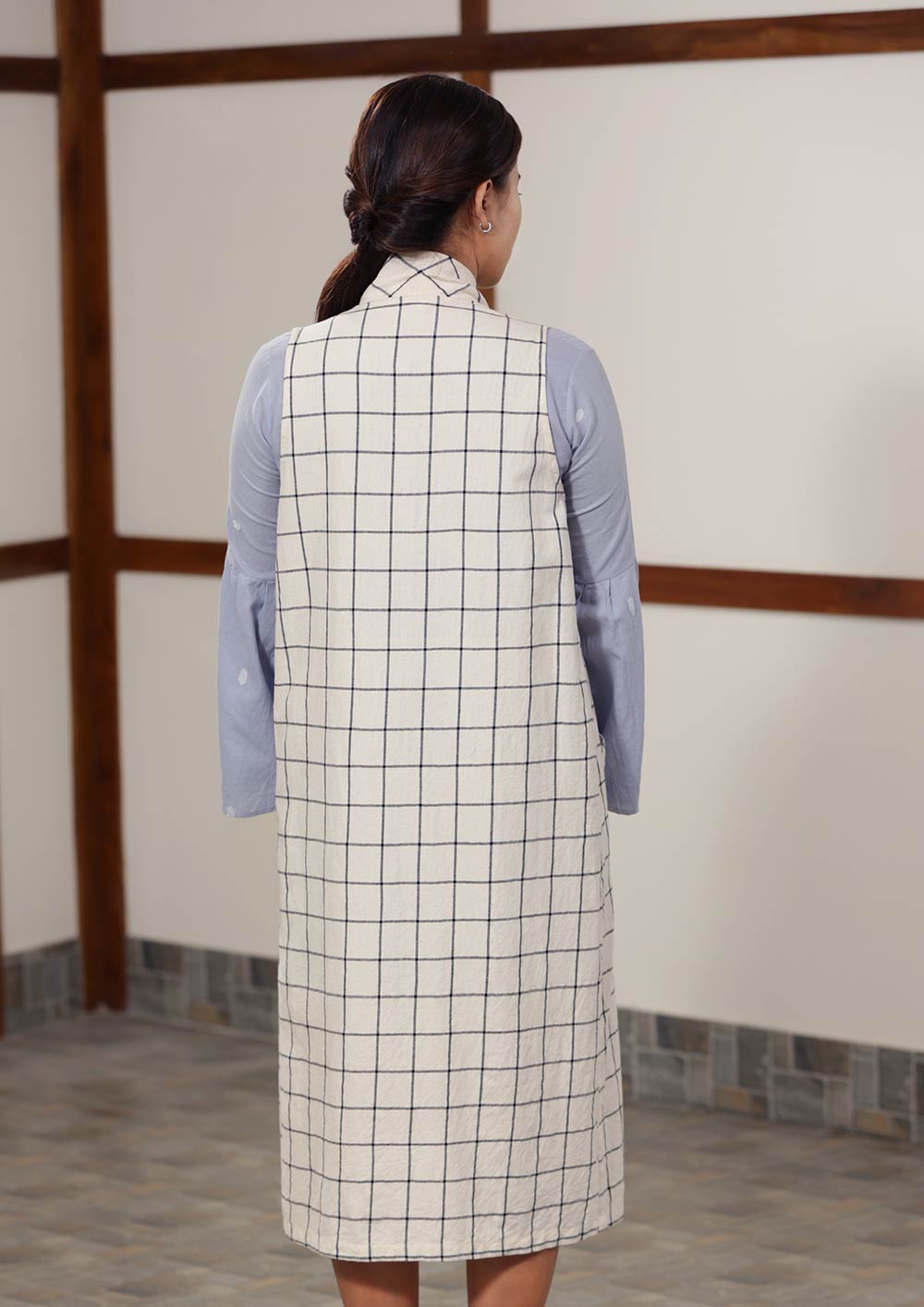 Sleeveless long line coat