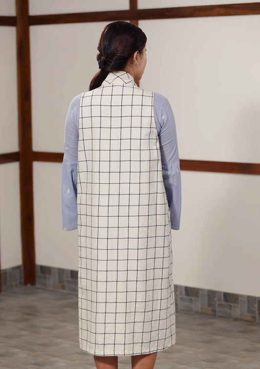 Sleeveless long line coat