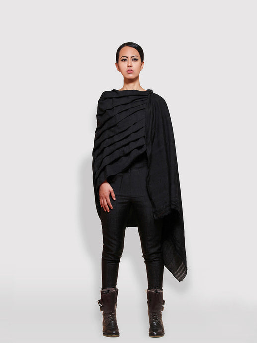 Hooded & pleated black wrap with hidden zipper