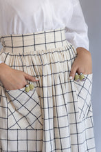 Load image into Gallery viewer, Dirndl with patch pockets